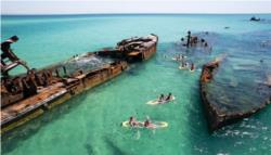 Moreton Island Day Tour From Brisbane with Kayaking and Snorkelling